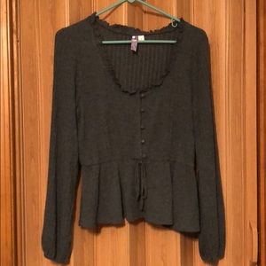 Cute gray peplum top